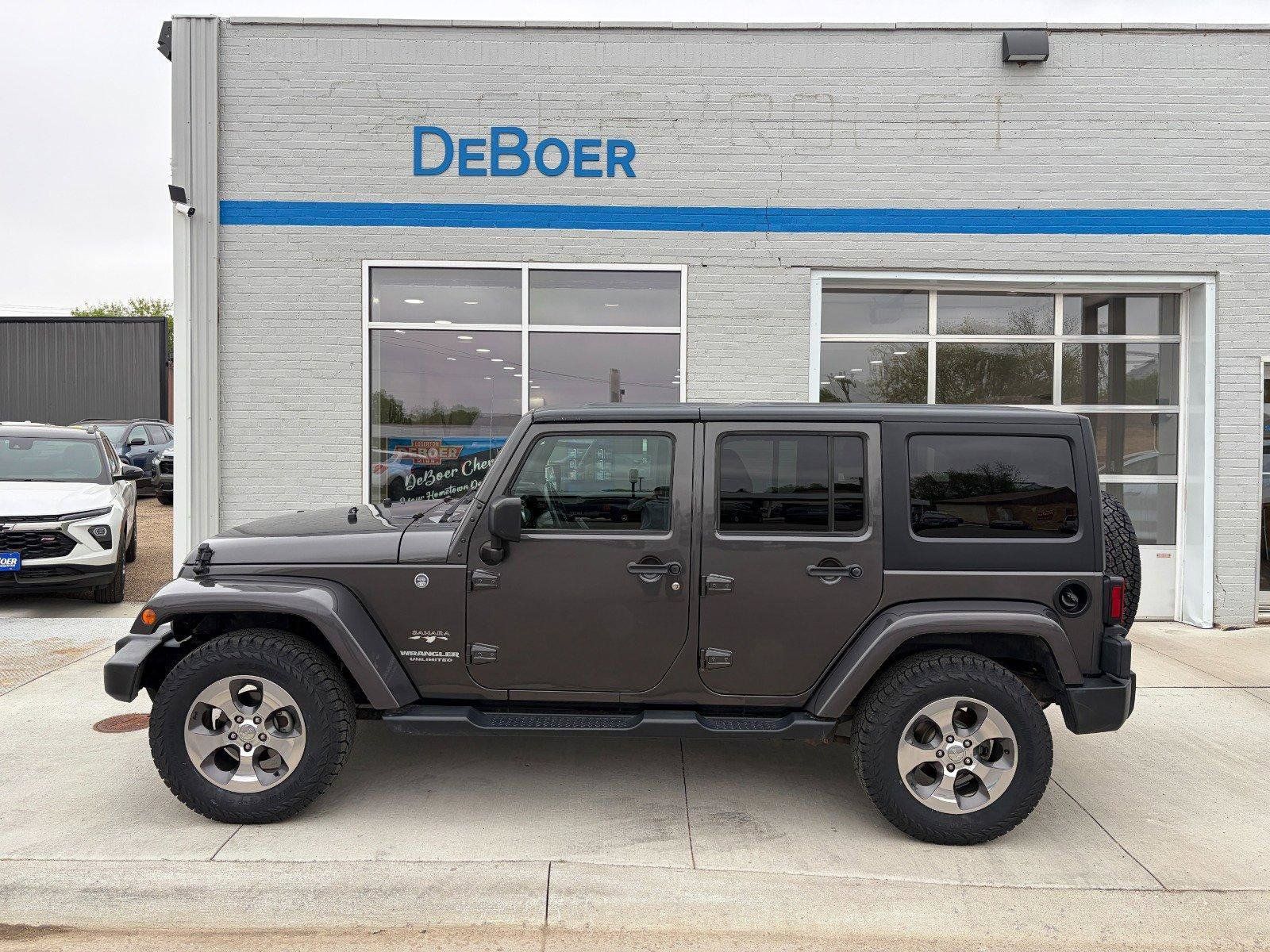 Used 2017 Jeep Wrangler Unlimited Sahara w/ Connectivity Group AWD/4WD image 2