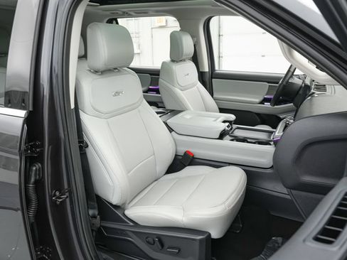 Certified 2025 Ford Expedition Platinum w/ Driver's Package AWD/4WD image 28