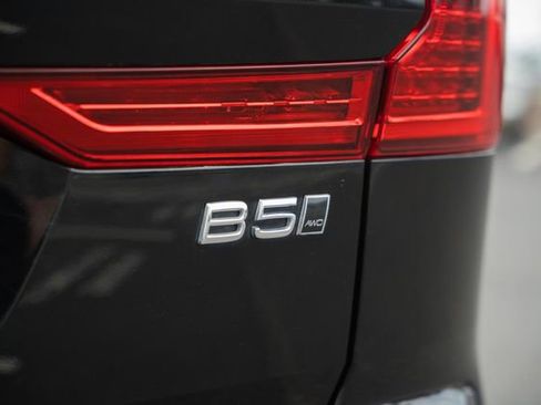 Certified 2025 Volvo XC60 B5 Plus w/ Climate Package AWD/4WD image 8