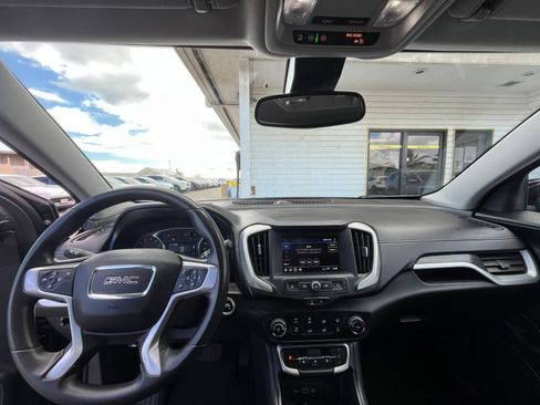Used 2024 GMC Terrain SLE FWD image 32