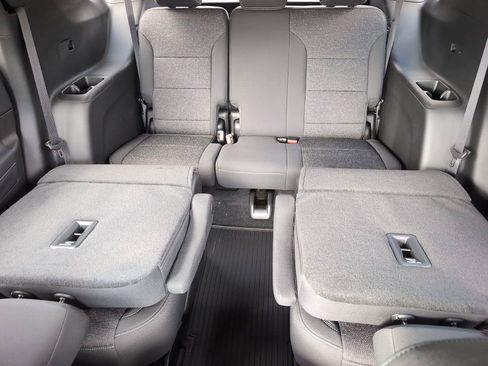 New 2026 Chevrolet Traverse LT w/ LPO, Floor Liner Package FWD image 31
