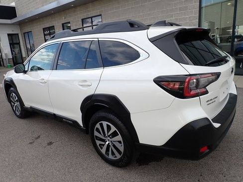 Used 2023 Subaru Outback Premium image 3