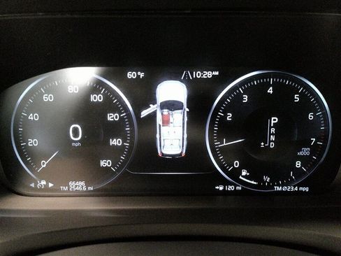 Used 2020 Volvo XC90 T6 Momentum w/ Protection Package Premier image 18