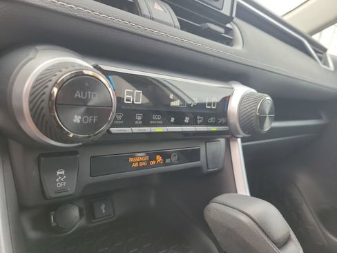 Used 2022 Toyota RAV4 XLE image 20