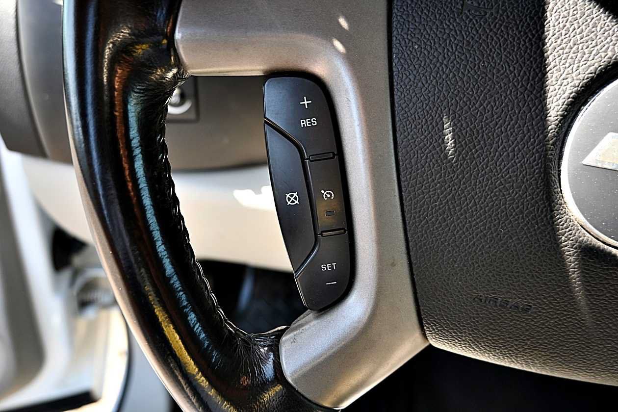 Used 2007 Chevrolet Silverado 2500 LT AWD/4WD image 18