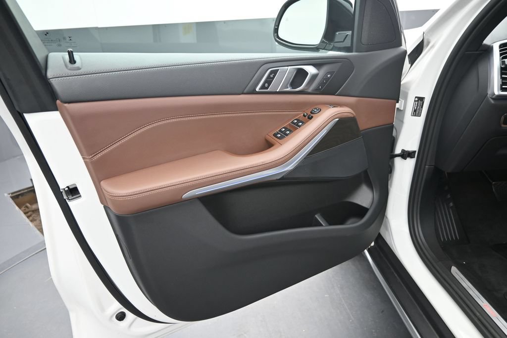 Used 2022 BMW X5 sDrive40i w/ Premium Package RWD image 5