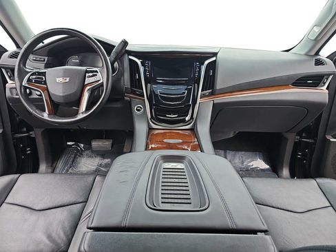 Used 2018 Cadillac Escalade ESV Premium Luxury image 9