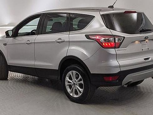 Used 2017 Ford Escape SE image 4