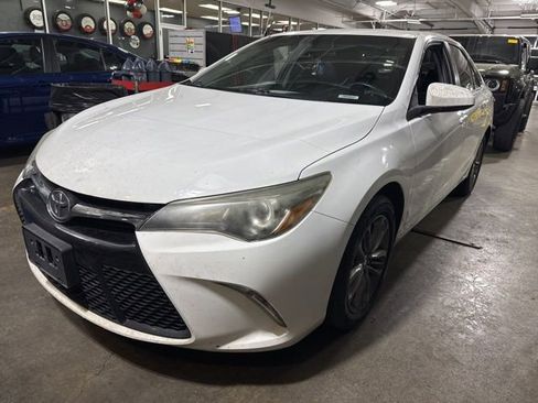 Used 2017 Toyota Camry SE image 1