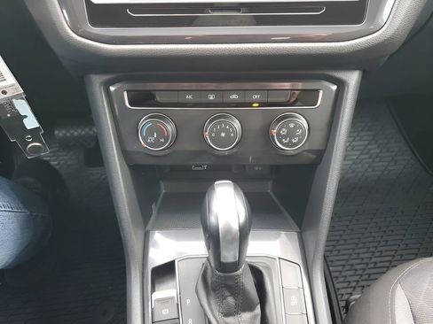 Used 2019 Volkswagen Tiguan S image 39