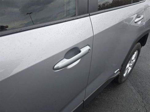 Used 2021 Toyota RAV4 XLE image 13