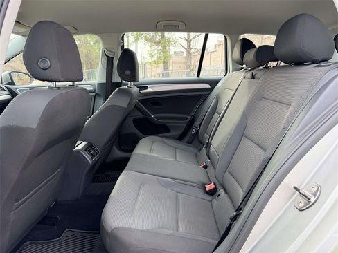 Used 2016 Volkswagen Golf S image 16