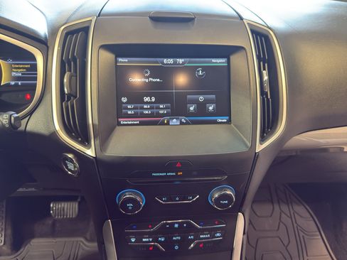 Used 2015 Ford Edge SEL w/ Equipment Group 201A AWD/4WD image 19