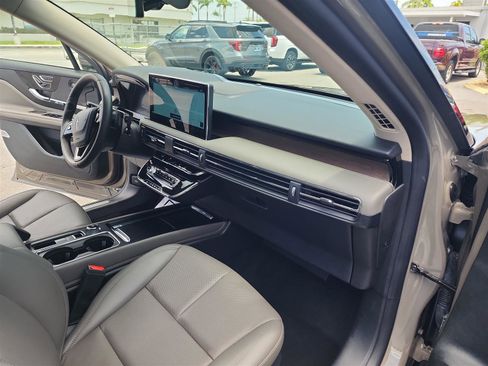 New 2025 Lincoln Corsair Reserve w/ Equipment Group 202A image 23