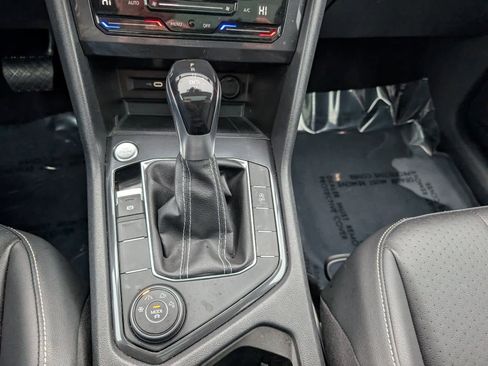 Used 2023 Volkswagen Tiguan SE image 23