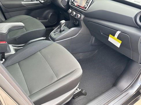 Used 2025 Nissan Kicks Play S image 11