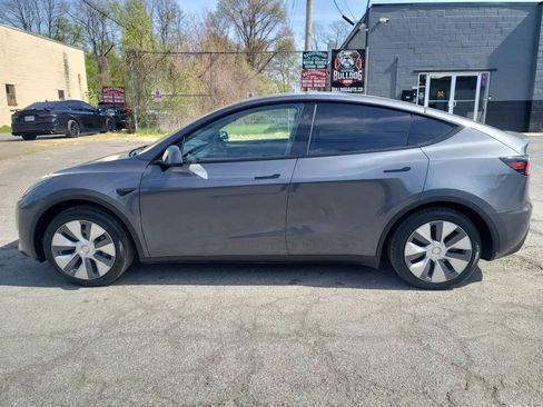 Used 2023 Tesla Model Y 2WD image 8