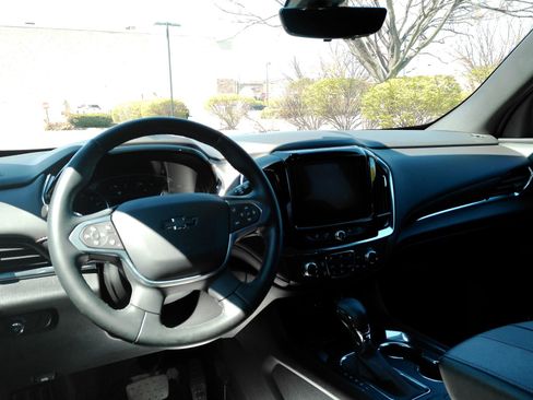 Certified 2023 Chevrolet Traverse RS AWD/4WD image 9