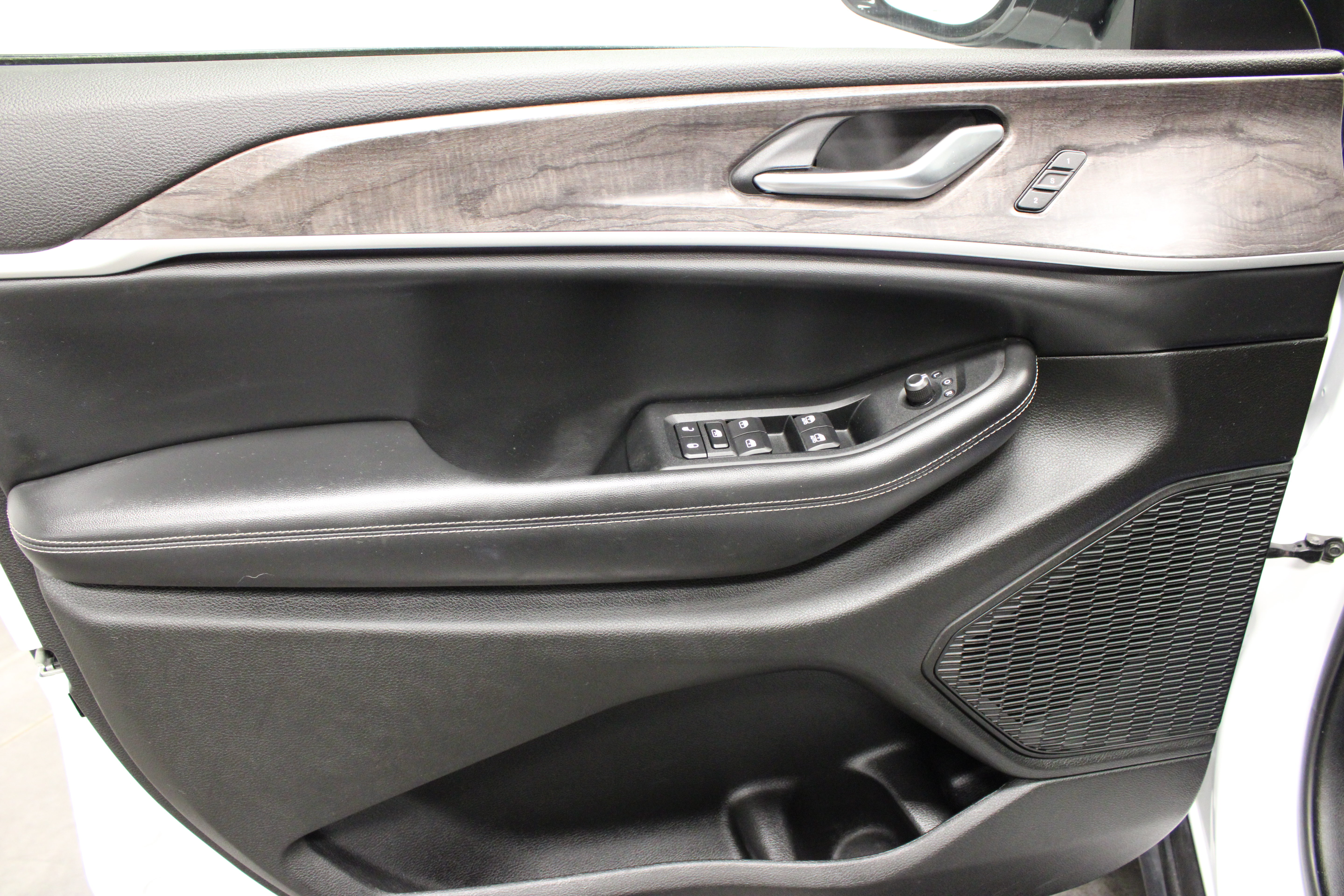 Used 2023 Jeep Grand Cherokee Limited AWD/4WD image 16