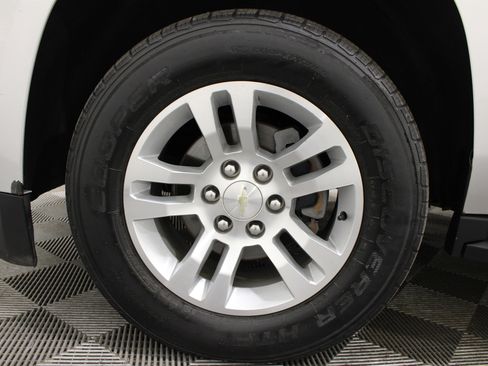 Used 2018 Chevrolet Suburban LT AWD/4WD image 36