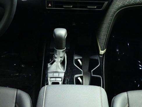 Used 2025 Toyota Camry XLE image 5