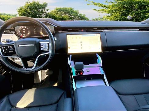 Used 2025 Land Rover Range Rover Sport image 7