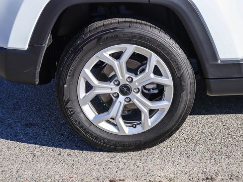 Used 2025 Jeep Compass Sport image 11