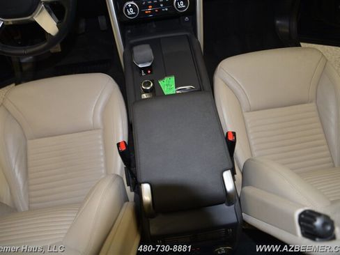 Used 2022 Land Rover Discovery S image 18