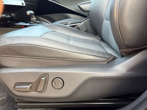 Used 2023 Kia Niro EX Touring image 13