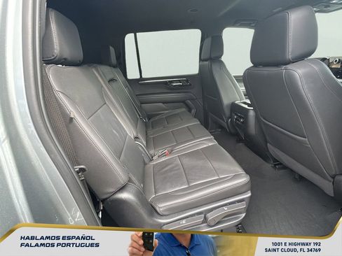 Used 2025 Chevrolet Suburban Z71 image 31