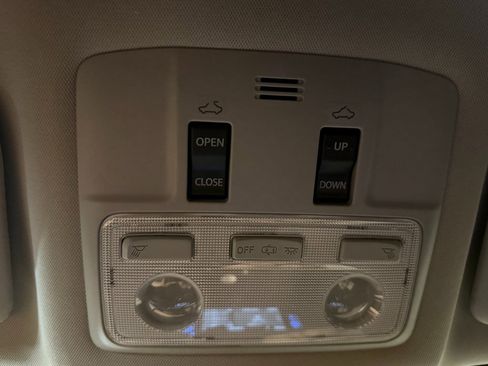 Used 2018 Toyota Corolla XLE image 17