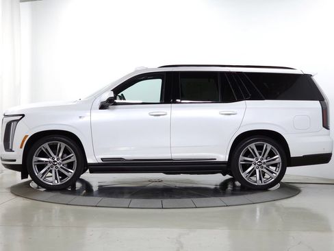 Used 2025 Cadillac Escalade Sport Platinum AWD/4WD image 2