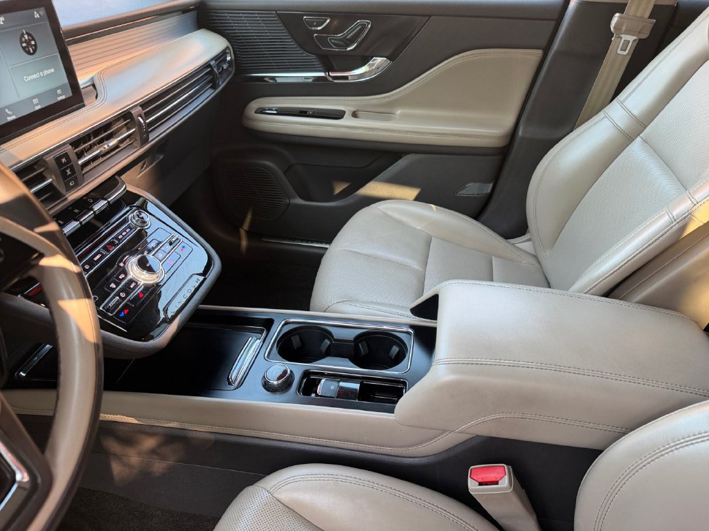 Used 2020 Lincoln Corsair FWD w/ Rear Removable Package Tray image 12