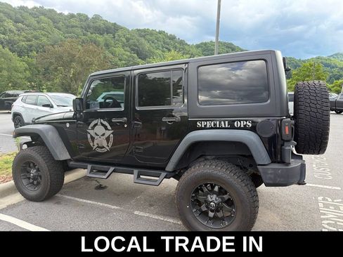 Used 2016 Jeep Wrangler Unlimited Rubicon w/ Connectivity Group AWD/4WD image 5