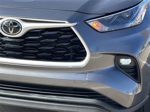 Used 2024 Toyota Highlander XLE image 8