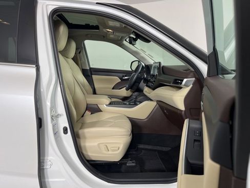 Certified 2022 Toyota Highlander XLE image 31