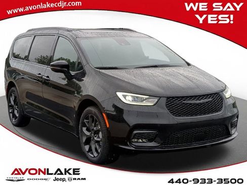 New 2026 Chrysler Pacifica Limited w/ S Appearance Package image 8