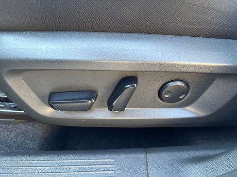 Used 2025 Nissan Rogue SV AWD/4WD image 22