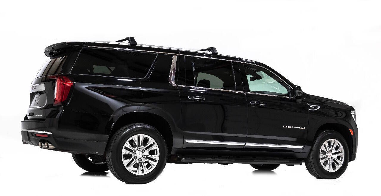 Used 2021 GMC Yukon XL Denali AWD/4WD image 3