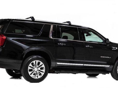 Used 2021 GMC Yukon XL Denali AWD/4WD image 3