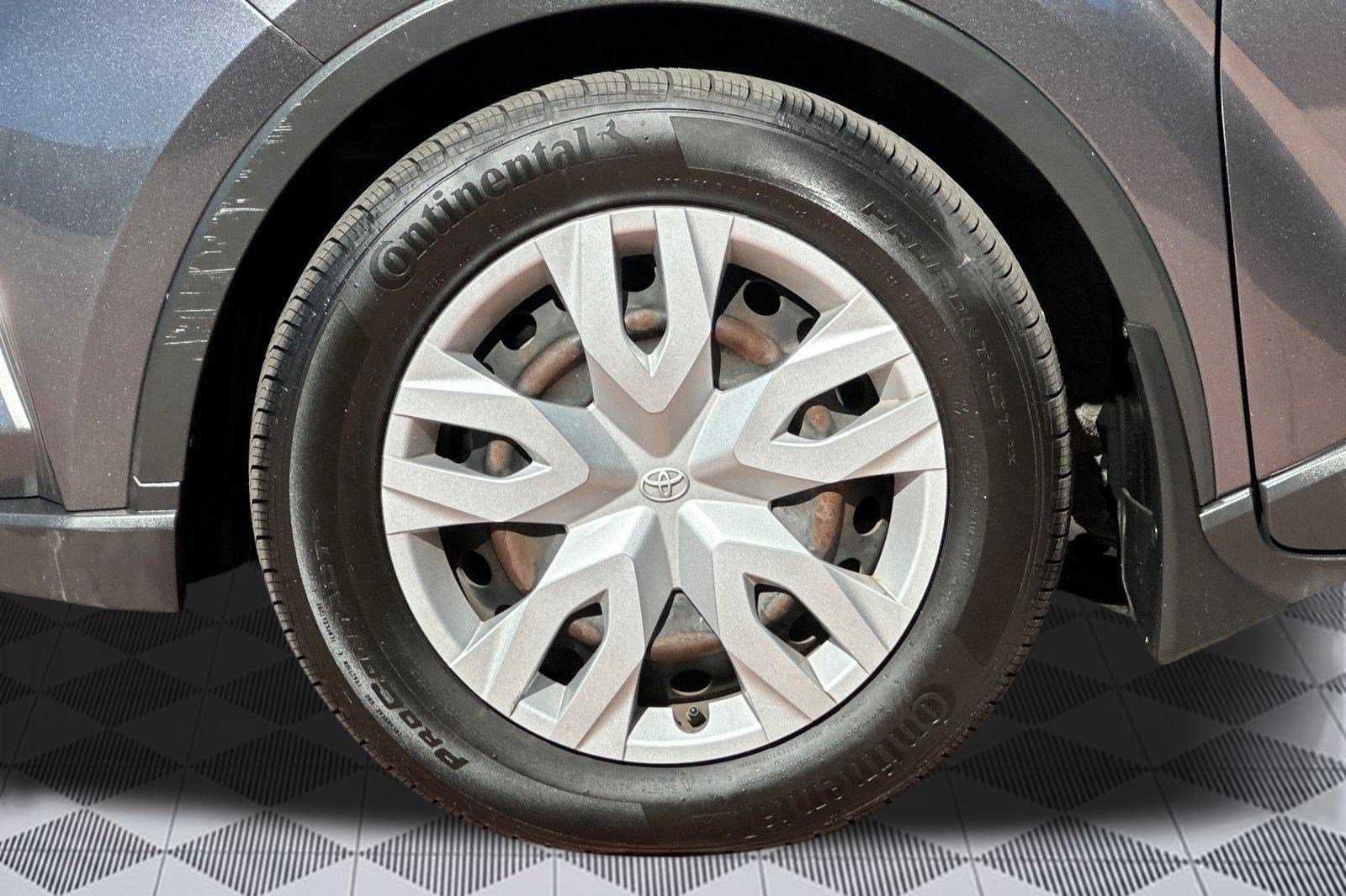 Used 2020 Toyota C-HR LE FWD image 13