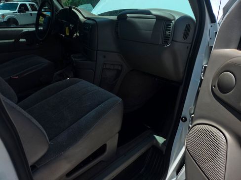 Used 2004 GMC Safari Passenger RWD image 23
