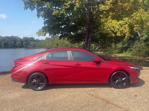 Used 2023 Hyundai Elantra SEL FWD image 3