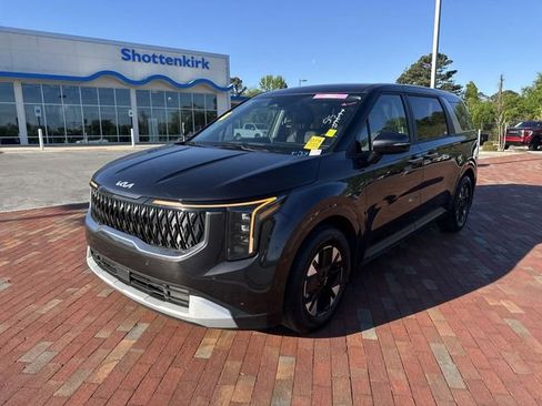 Used 2025 Kia Carnival LXS image 1