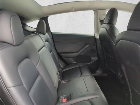 Used 2021 Tesla Model Y Long Range image 22