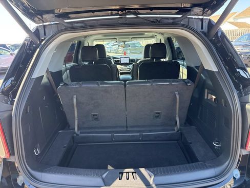 Used 2023 Ford Explorer XLT w/ Equipment Group 202A AWD/4WD image 39