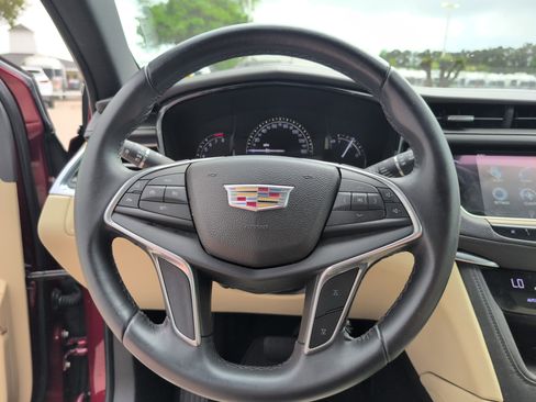 Used 2017 Cadillac XT5 FWD image 24