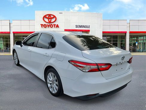 Used 2020 Toyota Camry LE image 4
