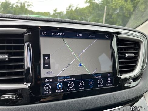 Used 2020 Chrysler Pacifica Touring-L Plus w/ Advanced Safetytec Group FWD image 25
