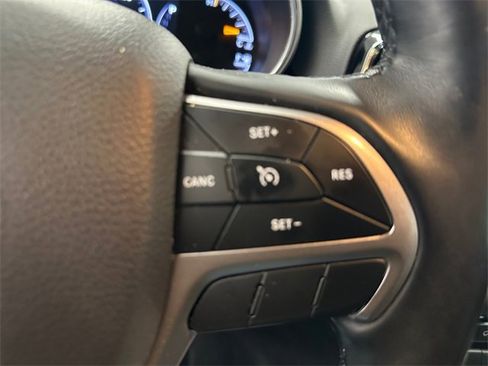 Used 2019 Jeep Grand Cherokee Limited image 32